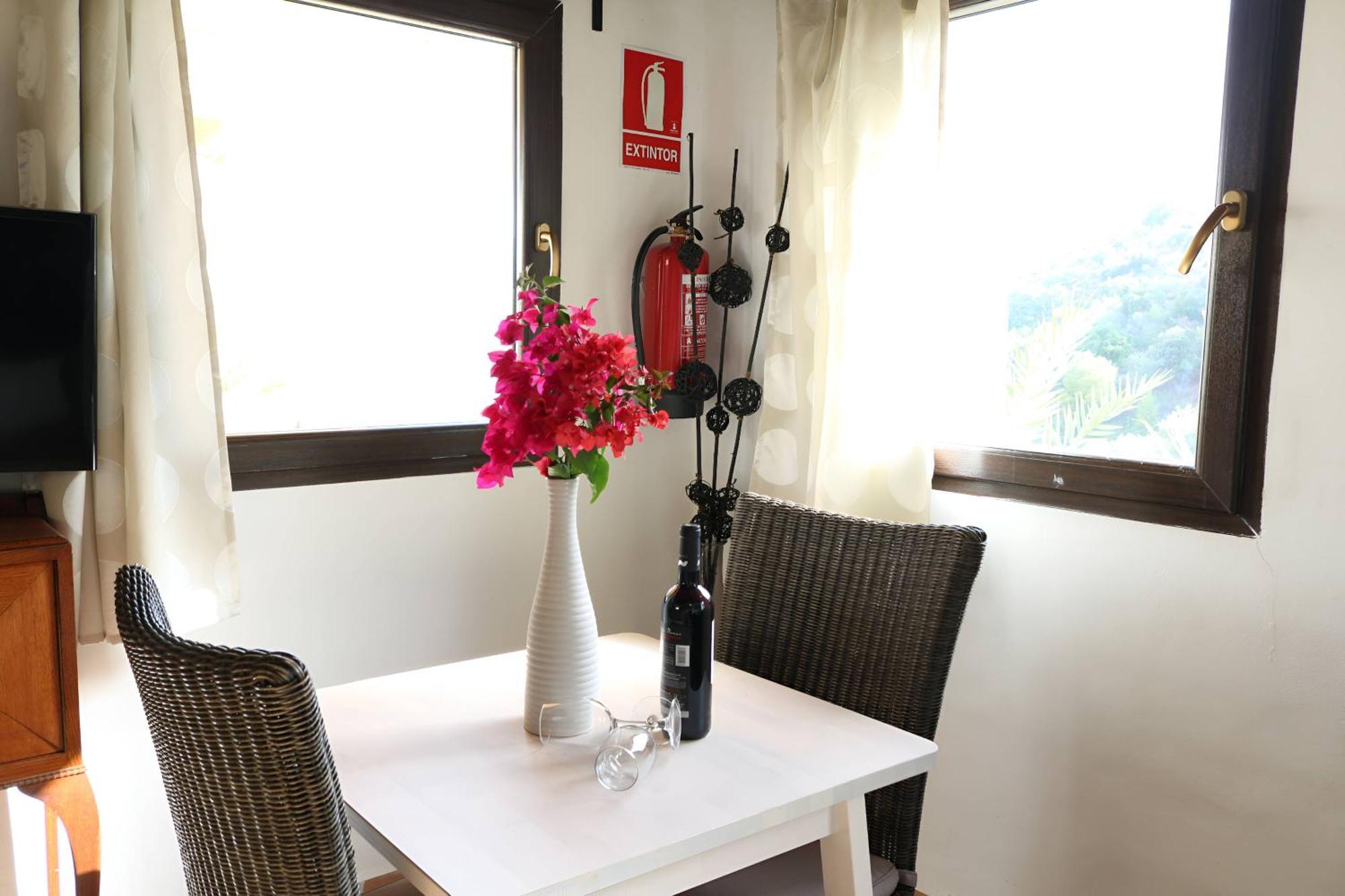 Private Detached Chalet With Own Jacuzzi Mi Dushi Tolox Exteriör bild